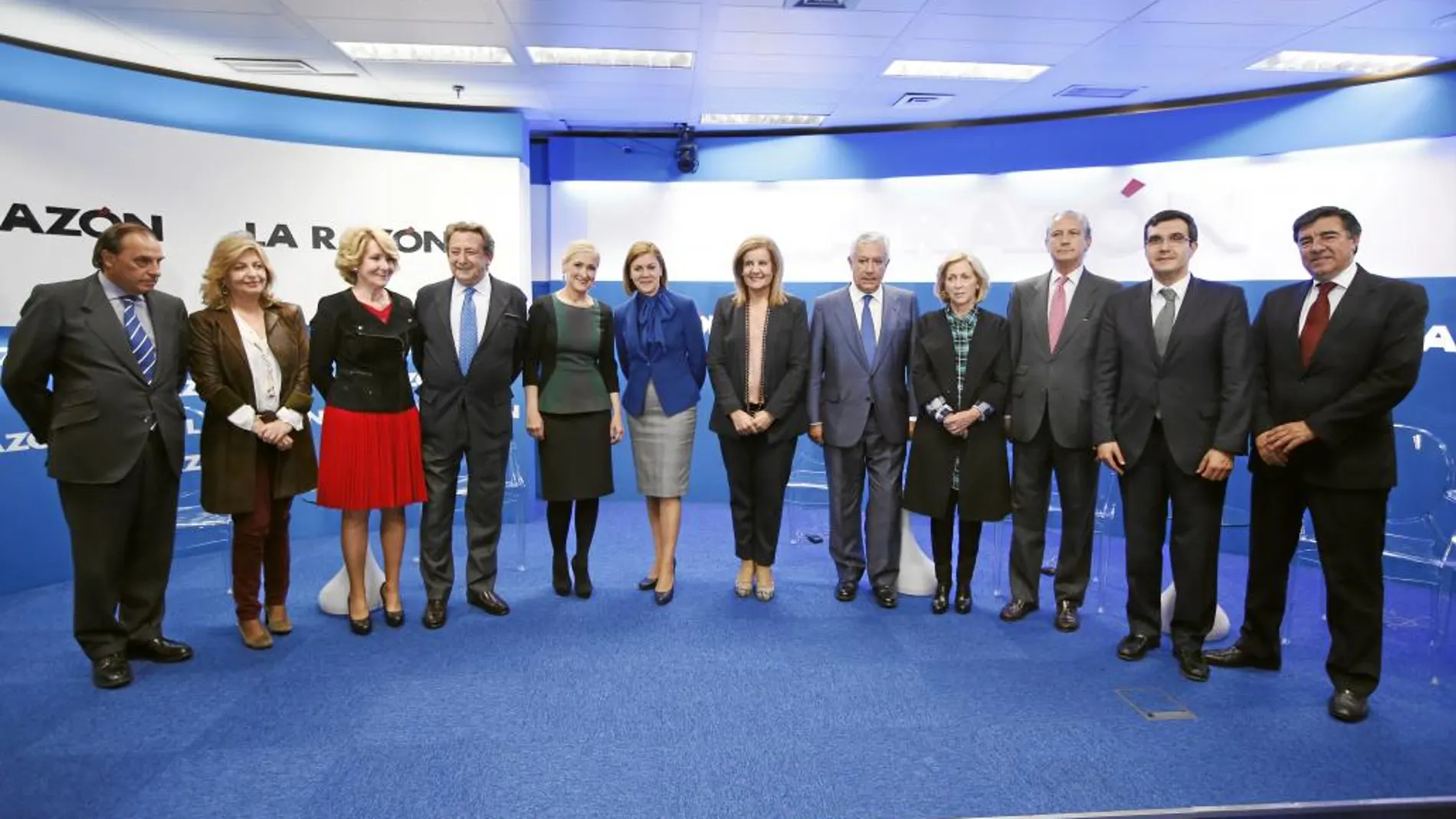 De izquierda a derecha, Martínez-Pujalte, Engracia Hidalgo, Esperanza Aguirre, Alfonso Ussía, Cristina Cifuentes, María Dolores de Cospedal, Fátima Báñez, Javier Arenas, Concepción Dancausa, Arsenio Fernández de Mesa, José Luis Ayllón y José Antonio Bermúdez de Castro