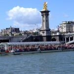 Imagen de uno de los barcos de Bateaux Parisiens