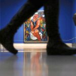«La Gran Bañista», con influencias del cubismo, fauvismo, Cezanne y toques africanos, es observada en la exposición