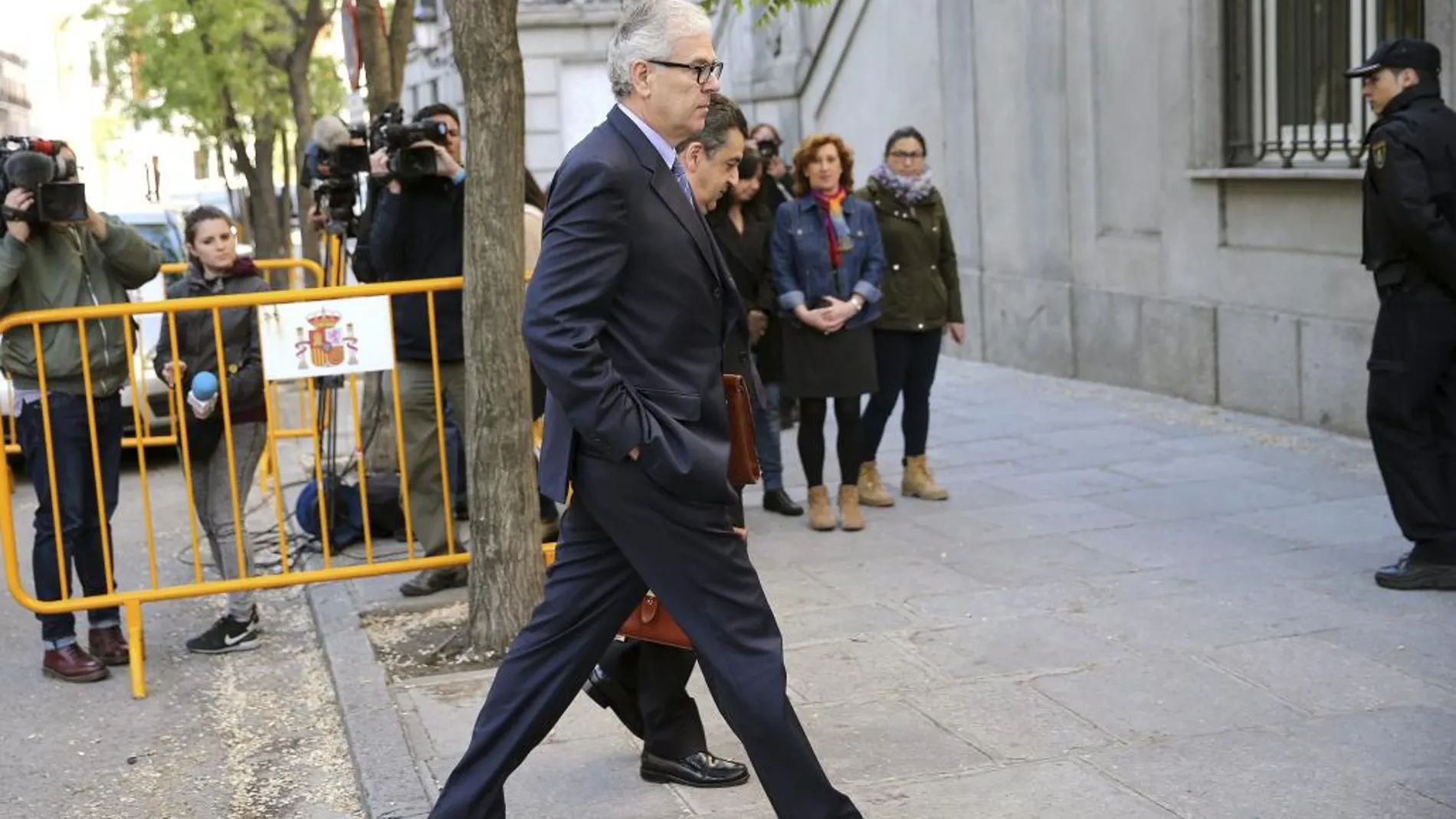 El exinterventor de la Junta de Andalucía Manuel Gómez Martínez ha llegado a las diez menos veinticinco de esta mañana al Supremo para declarar