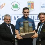 Jesús LEgarrea, con el trofeo