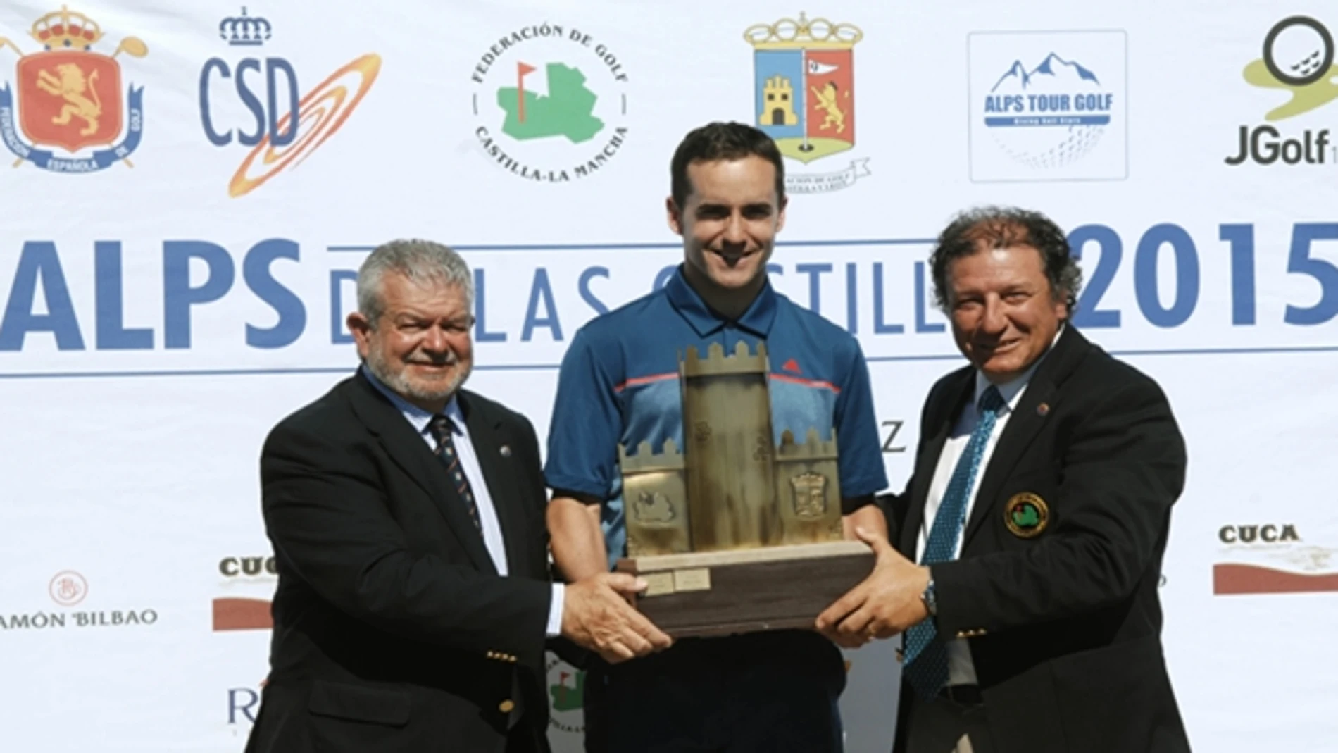 Jesús LEgarrea, con el trofeo