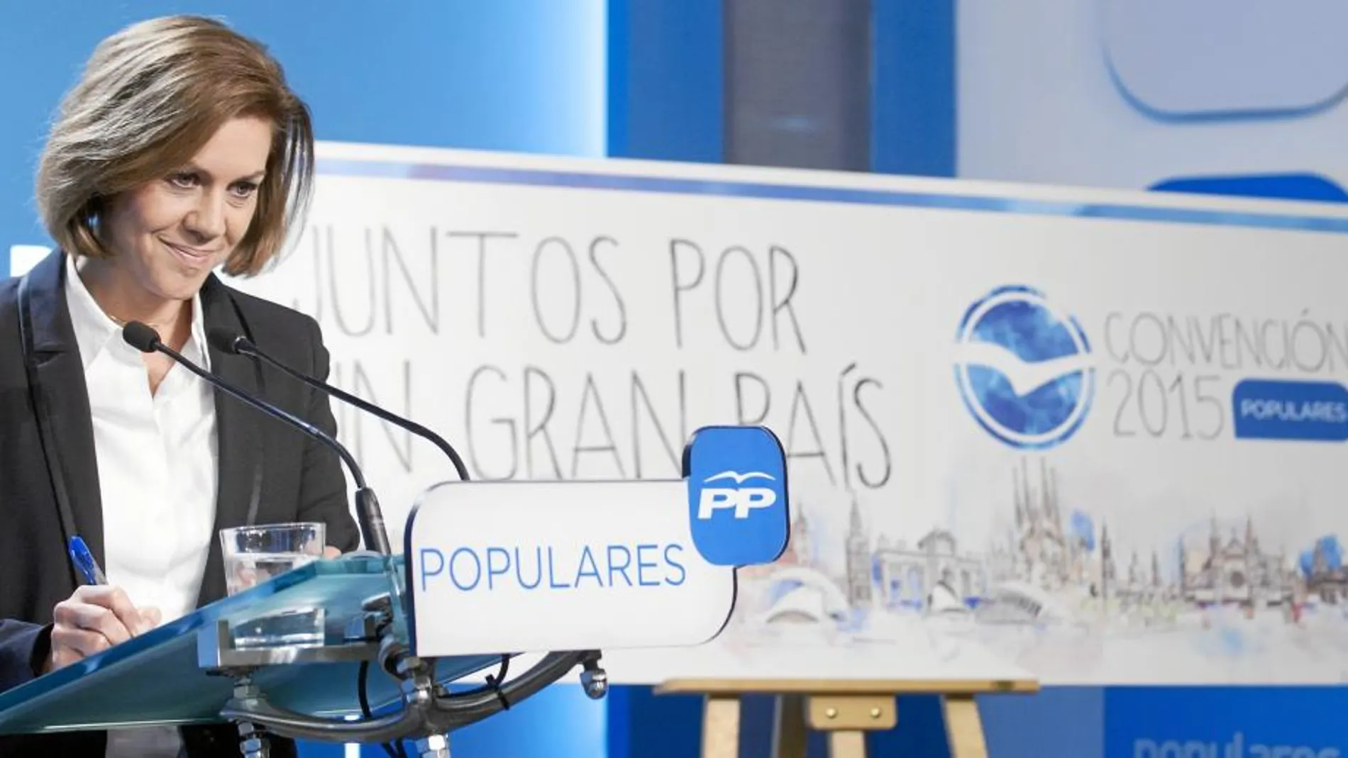 La secretaria general del PP, María Dolores de Cospedal, ayer, durante la rueda de prensa en Génova