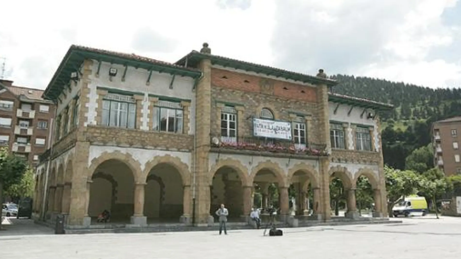 La plaza, en la imagen, está dedicada al fallecido etarra «Argala», uno de los terroristas que participaron en el asesinato de Carrero Blanco