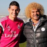 Compatriotas James Rodríguez y el mítico internacional colombiano Valderrama