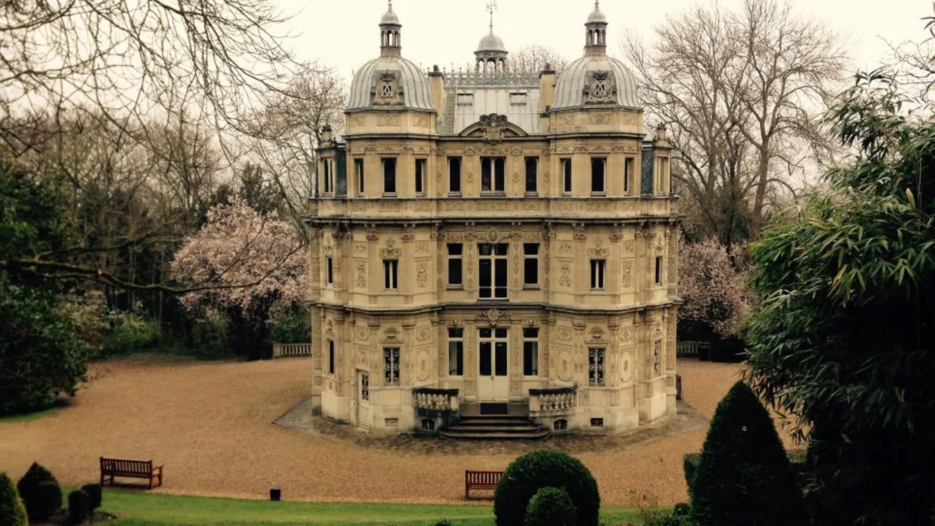 El exuberante palacete en las afueras de París, que la estrella editorial, Alejandro Dumas hizo construir
