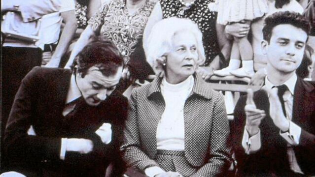 De izda. a dcha., Juan Luis Panero, Felicidad Blanc y Michi Panero, en una imagen de «El desencanto». Debajo, Leopoldo María, en la misma película