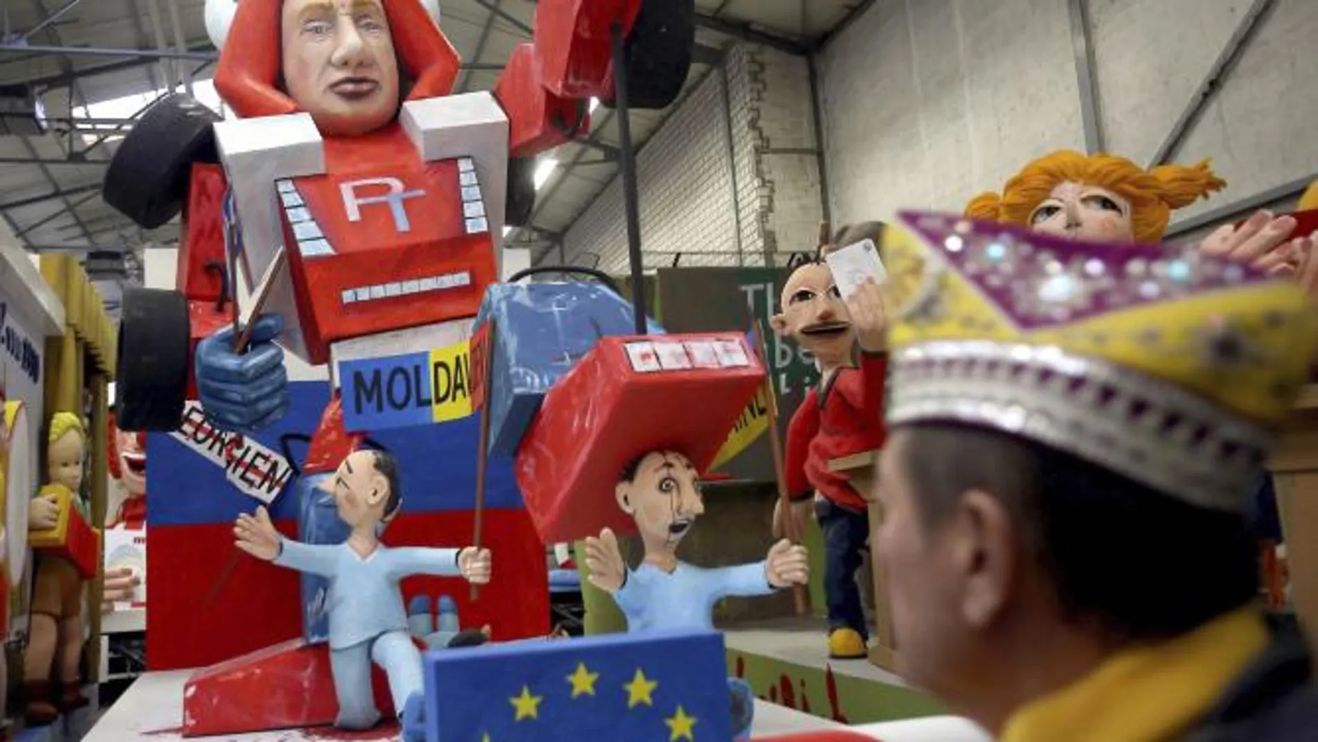 Vista de una carroza de carnaval que representa al presidente ruso Vladimir Putin.