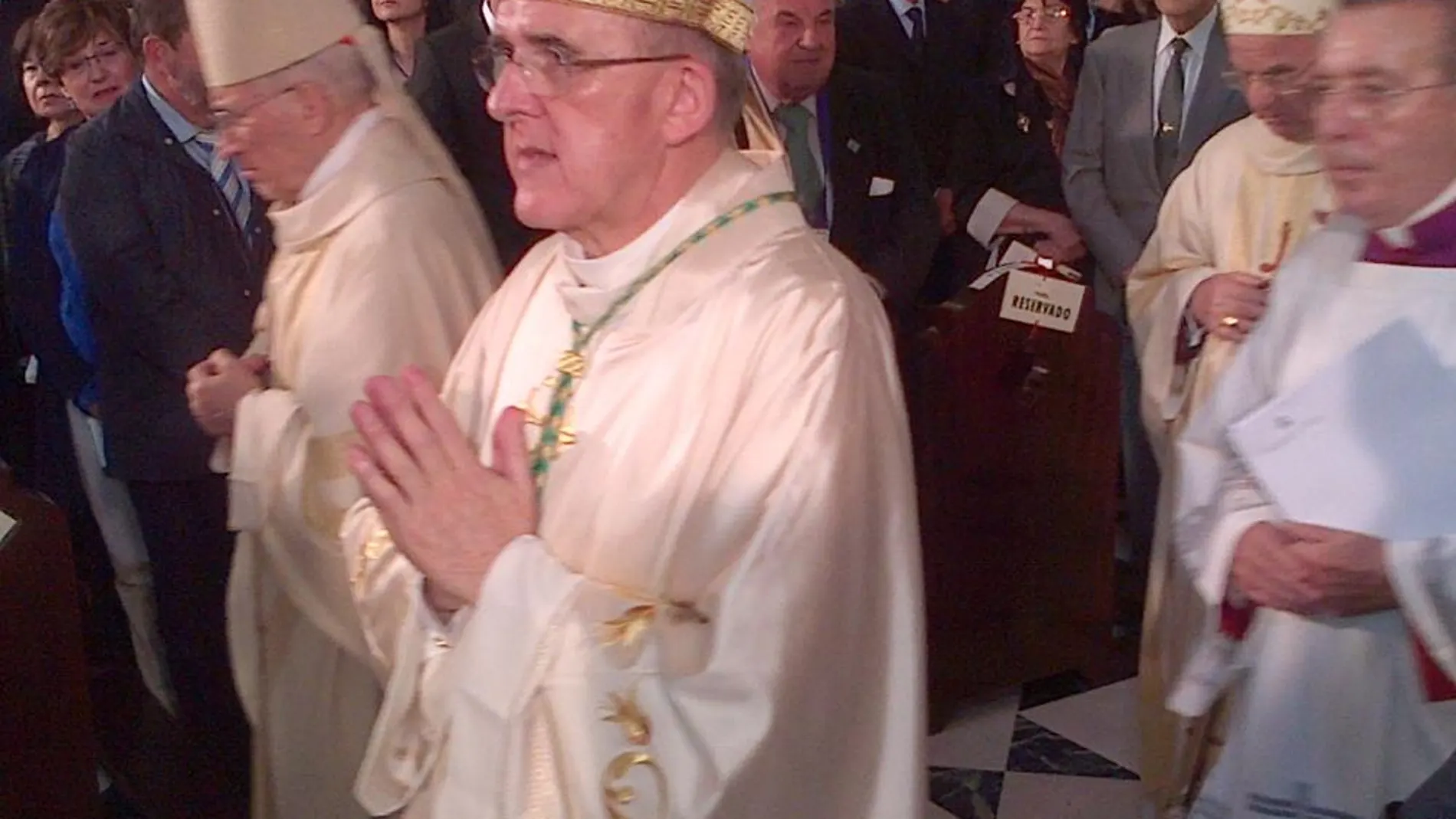 Don Carlos Osoro Sierra, celebra la misa de toma de posesión como nuevo arzobispo de Madrid en la catedral de la Almudena.