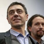 Juan Carlos Monedero junto al secretario general del partido, Pablo Iglesias.