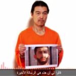 Una imagen del rehén Kenji Goto en el vídeo difundido