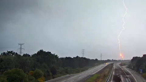 Más de media España sigue en alerta por fuertes tormentas y lluvias