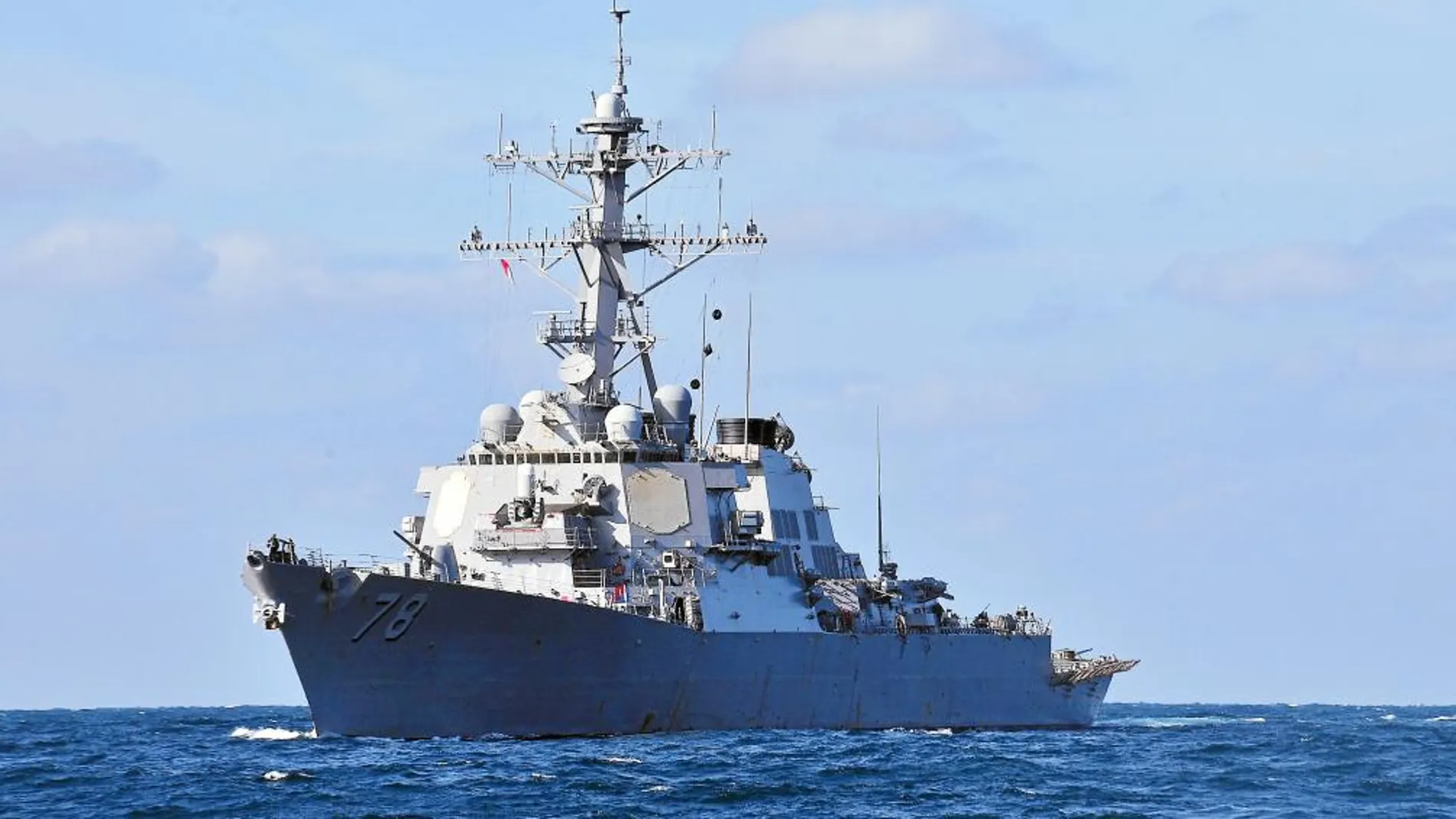 Un nuevo destructor norteamericano, el «USS Porter», llega hoy a la Base Naval de Rota (Cádiz)