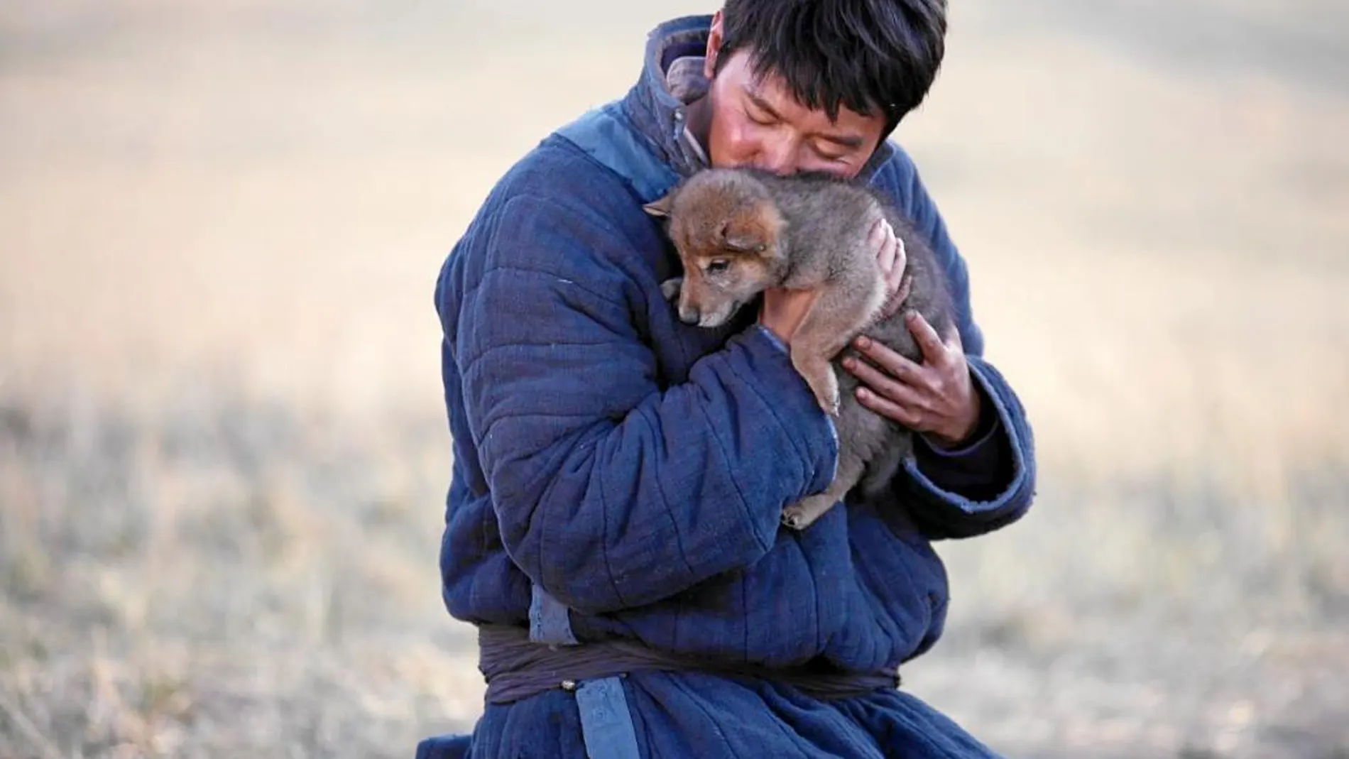 Jean-Jacques Annaud: «No dormí con lobos, pero nos vimos mucho tiempo»