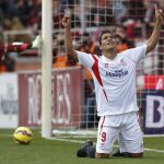 El delantero colombiano del Sevilla Carlos Bacca celebra el gol marcado ante el Córdoba
