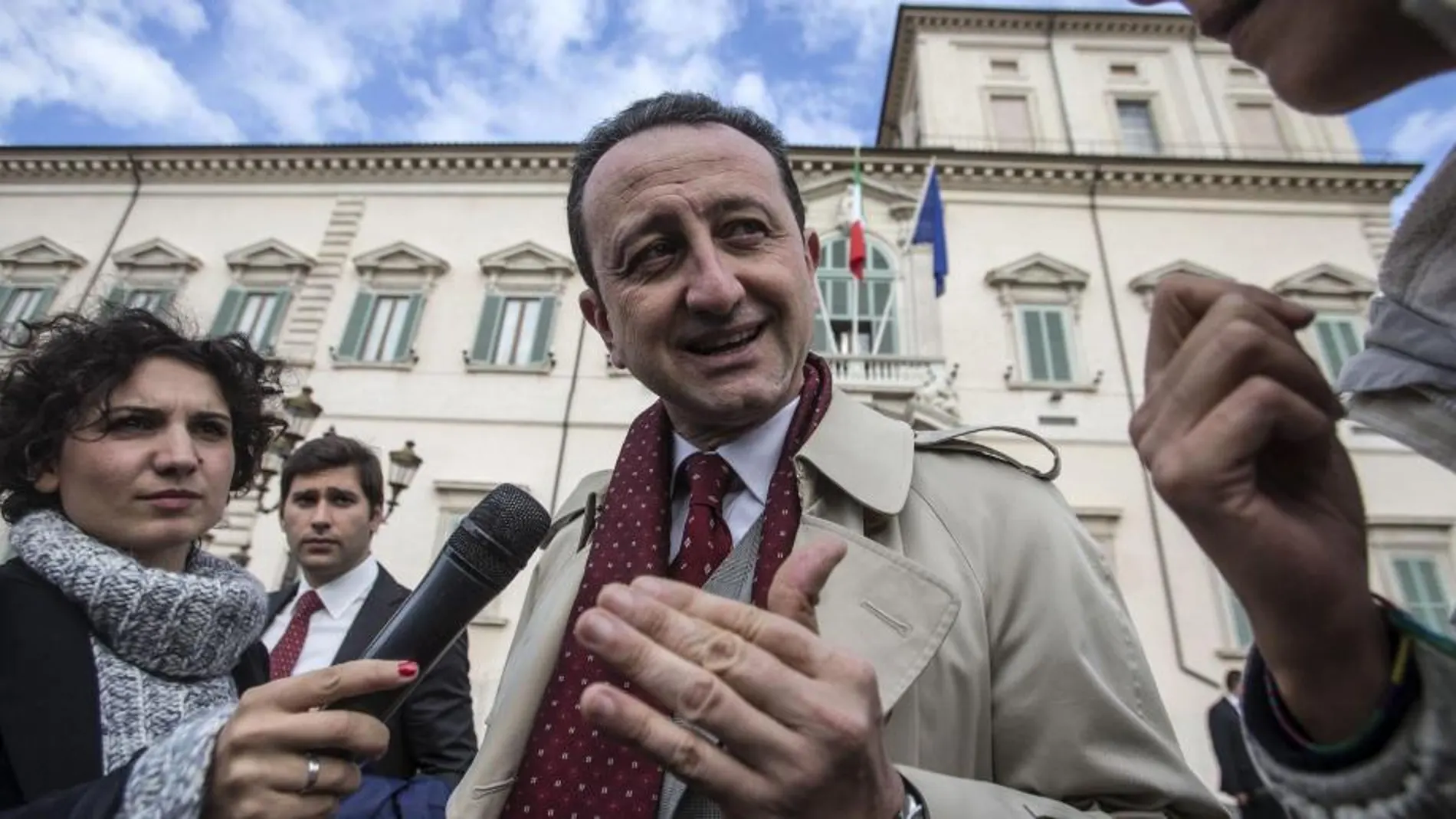 Luca Cianferoni, abogado del sanguinario jefe de Cosa Nostra, Toto Riina, se dirige a los medios tras abandonar el Quirinale