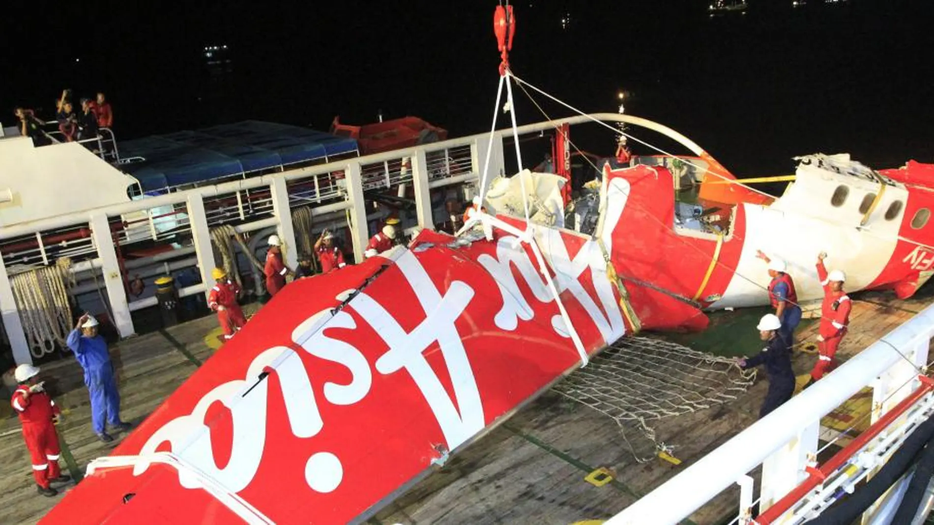 El avión de AirAsia se estrelló en el mar de Java con 162 personas a bordo el 28 de diciembre