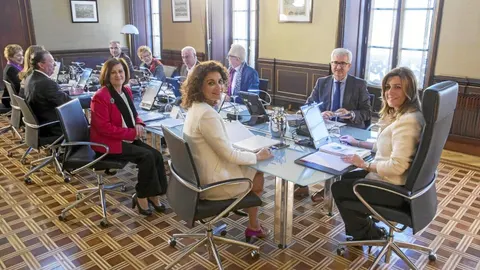 El Consejo de Gobierno de la Junta se reunió ayer sin los tres consejeros de IU, expulsados del Ejecutivo