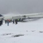 El aeropuerto LaGuardia de Nueva York reabre tras un aparatoso accidente