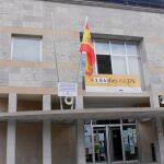 «La bandera española ondea en este ayuntamiento por imposición del Estado español y en contra de voluntad de la mayoría de Calldetenes»