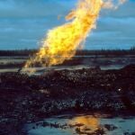 Yacimiento de petróleo cerca de la ciudad ártica de Usinck, en una imagen del año 2000