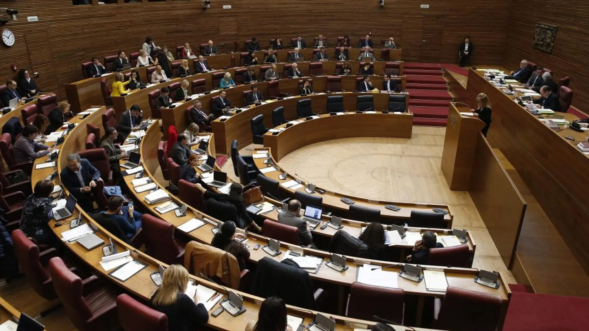 Les Corts Valencianes cierran la octava legislatura con la última sesión del pleno antes de su disolución la próxima semana por la convocatoria de las elecciones autonómicas del 24 de mayo.