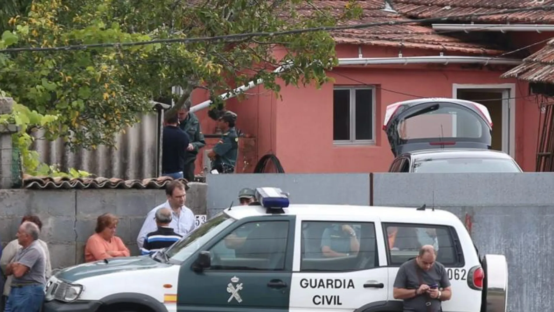 La Guardia Civil en la vivienda donde se ha producido el suceso