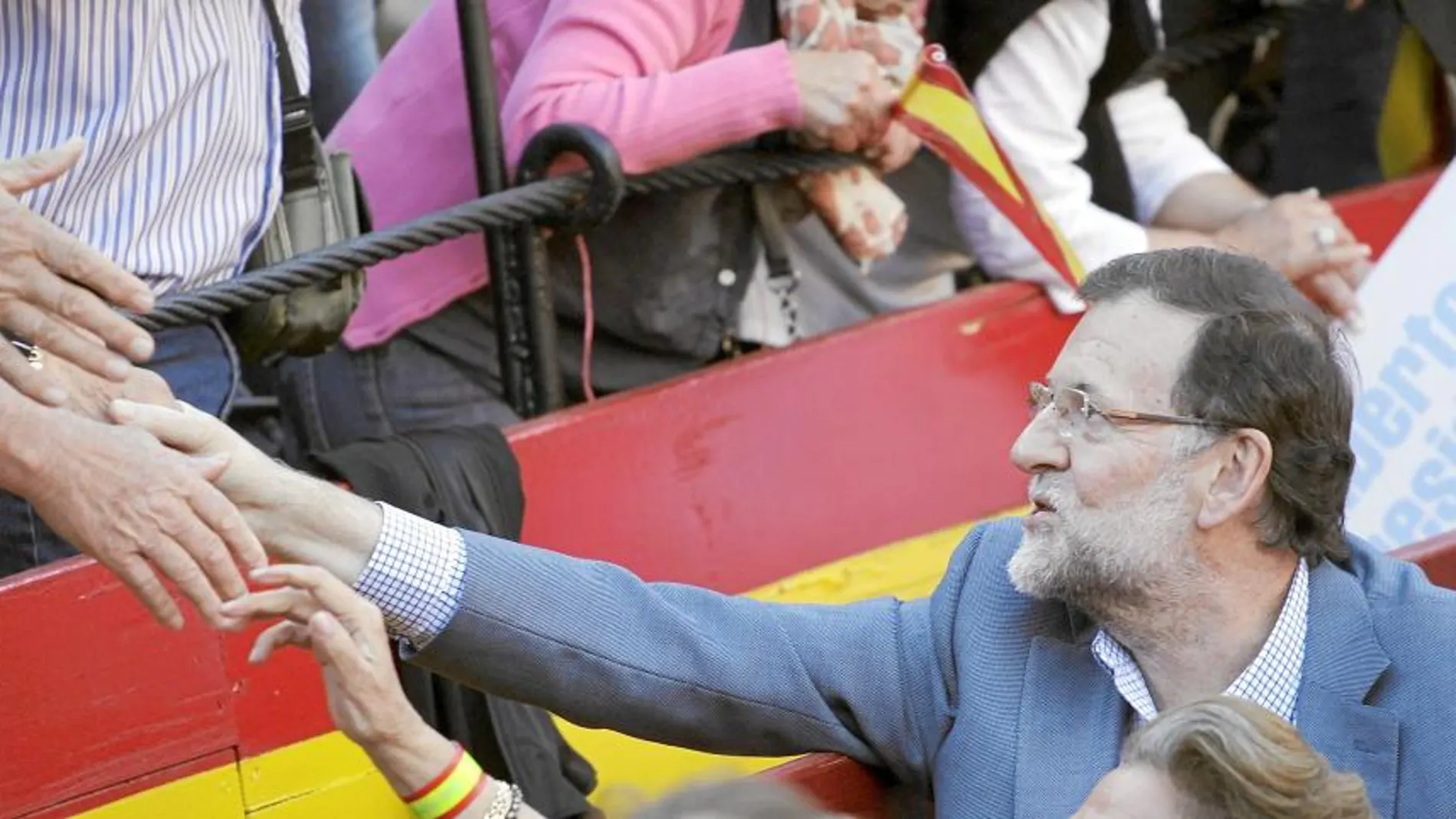 El presidente del Gobierno, Mariano Rajoy, ayer en la plaza de toros de Valencia