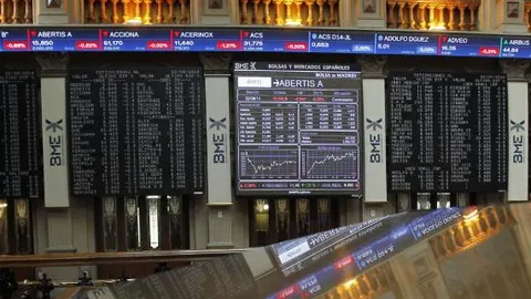 Vista general de las pantallas informativas de la Bolsa y Mercados Españoles (BME)