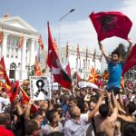 Los macedonios se han echado a las calles de Skopje para predir la dimisión del primer ministro del país.
