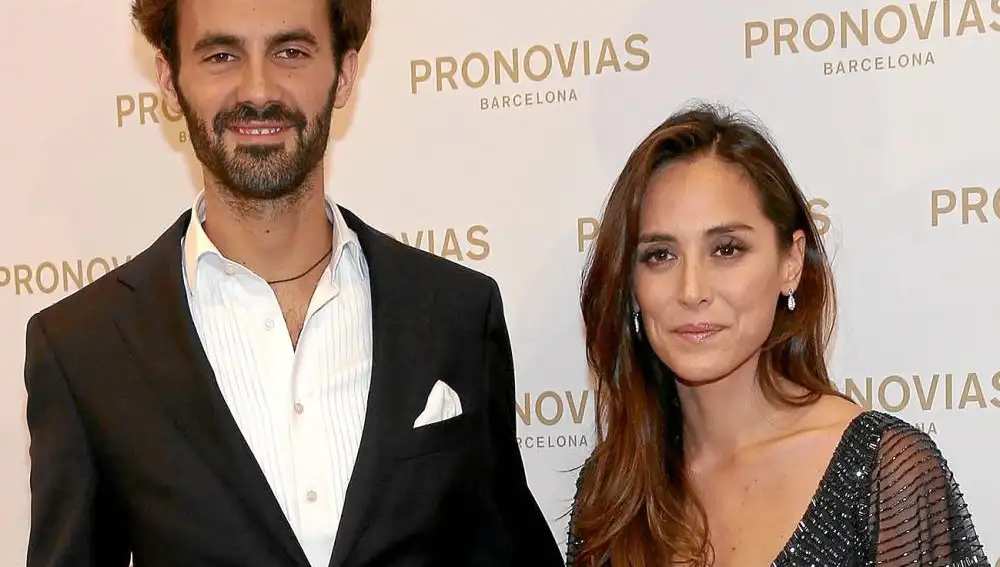 Enrique Solís y Tamara Falcó ayer, en la inauguración de la «boutique» de Pronovias