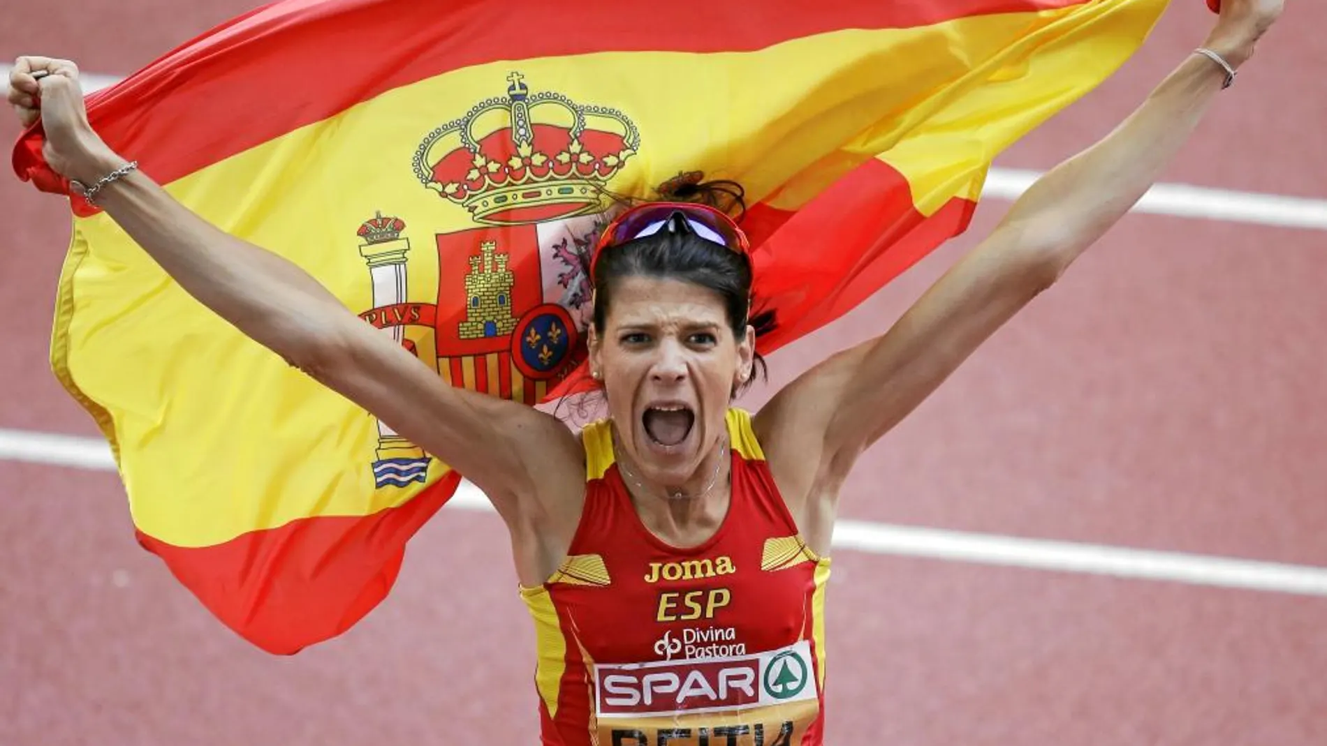 Beitia, con la bandera de España tras ganar el oro