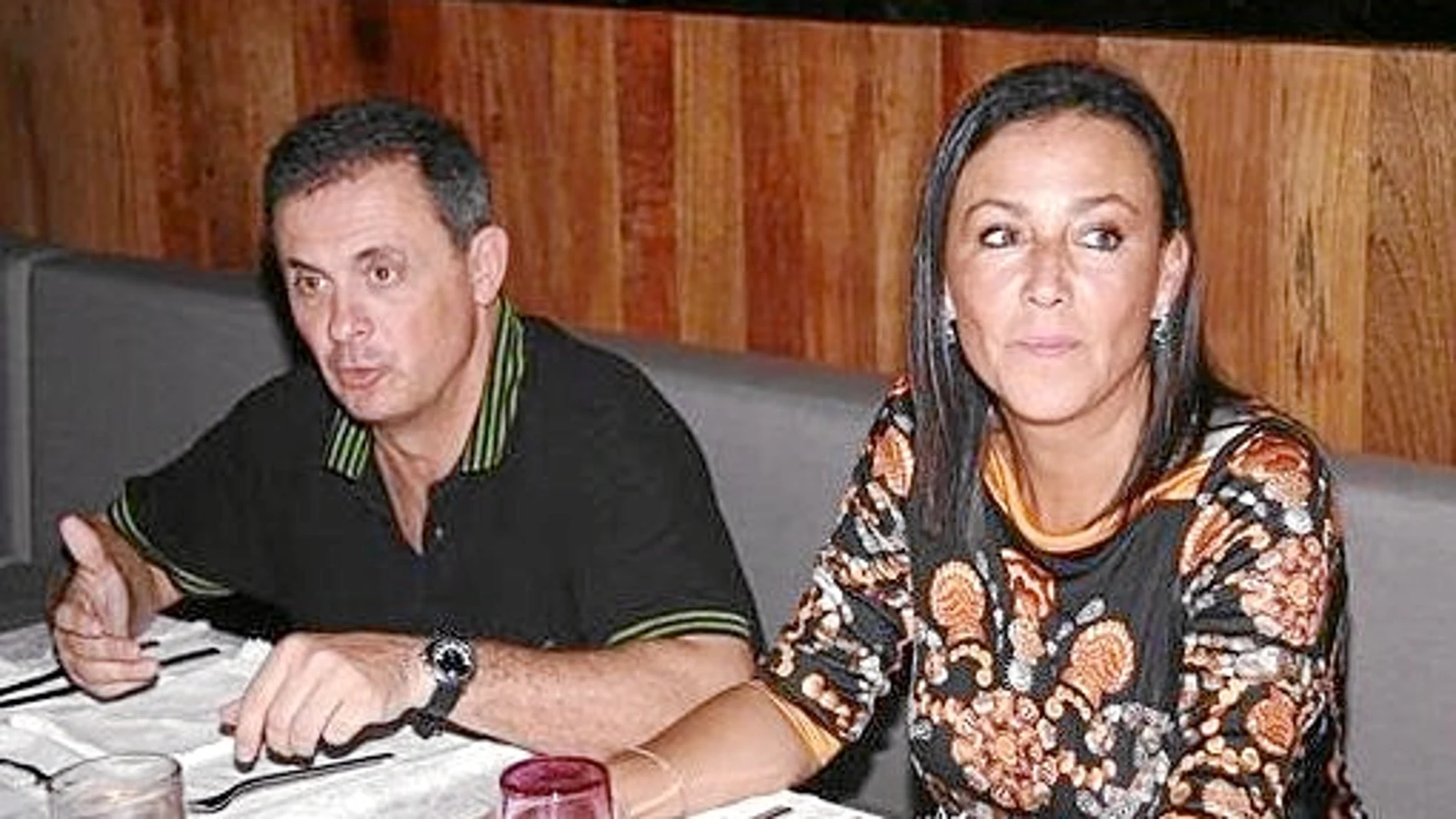Jordi Pujol Ferrusola, el primogénito del ex presidente de la Generalitat Jordi Pujol, junto a su entonces esposa, Mercè Gironés