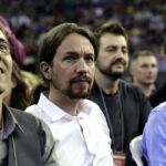 El líder de Podemos, Pablo Iglesias (c), junto a Juan Carlos Monedero (i) e Iñigo Errejón.