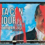 Una valla de campaña de Rodrigo Ávila, candidato conservador a la Presidencia, ayer, en San Salvador
