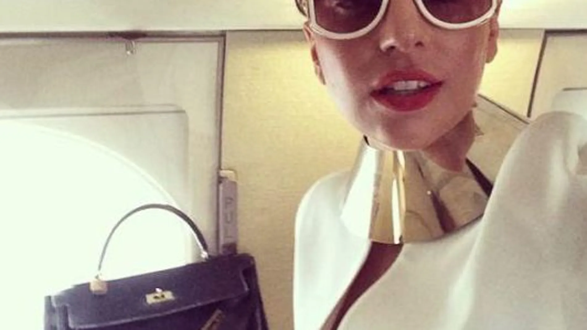 Lady Gaga publica por error un «selfie» con un pecho al descubierto