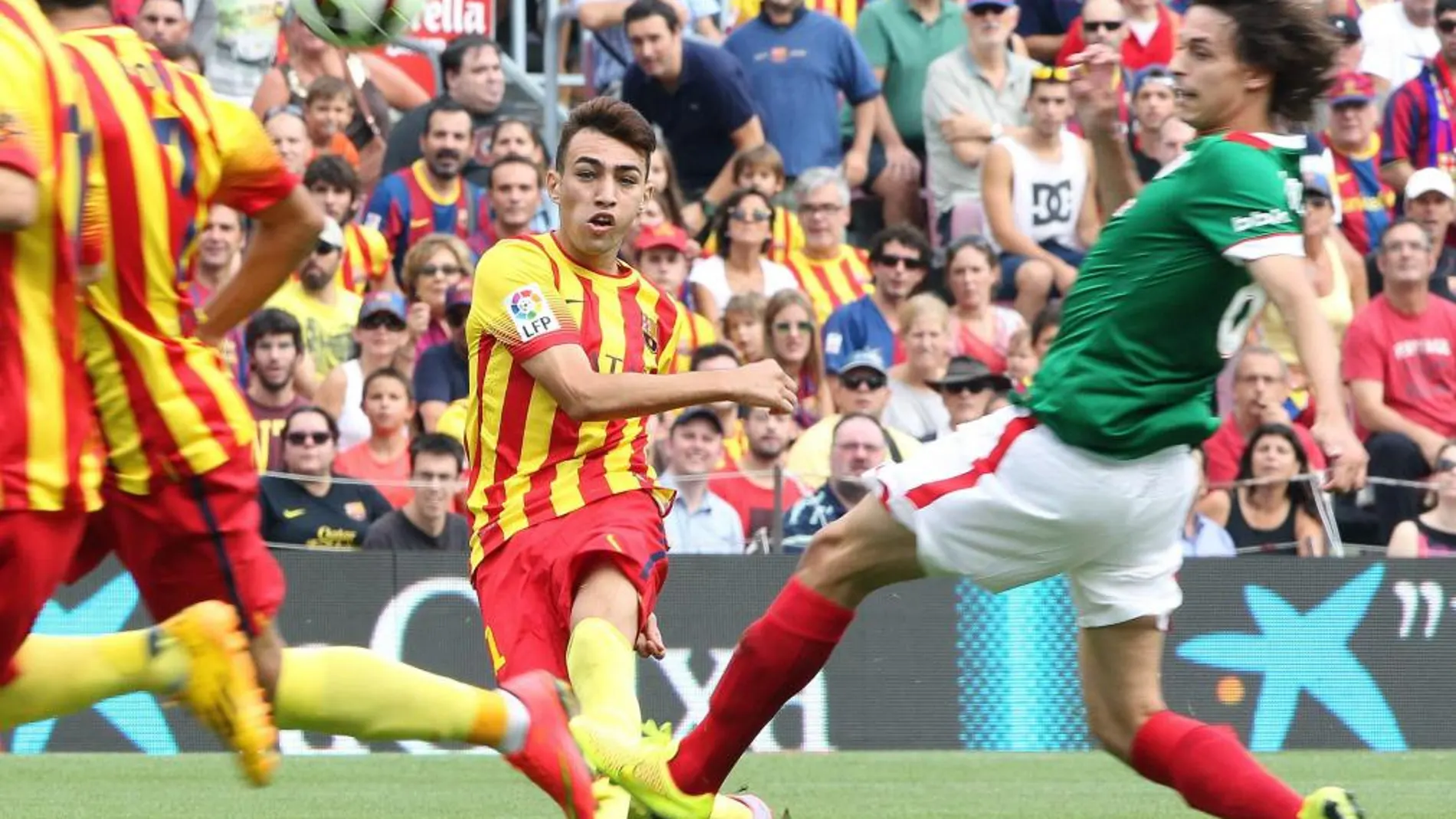 El delantero del FC Barcelona Munir El Haddadi dispara a puerta durante el partido de Liga disputado ante el Athletic Club