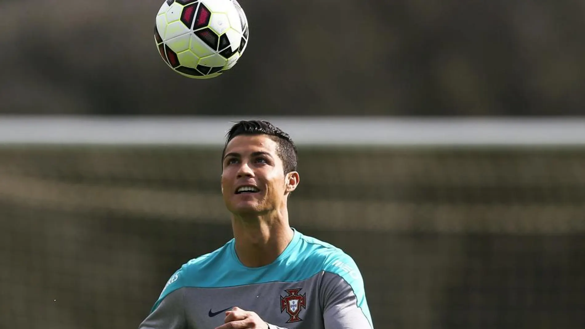 Cristiano Ronaldo, durante el entrenamiento de Portugal de ayer