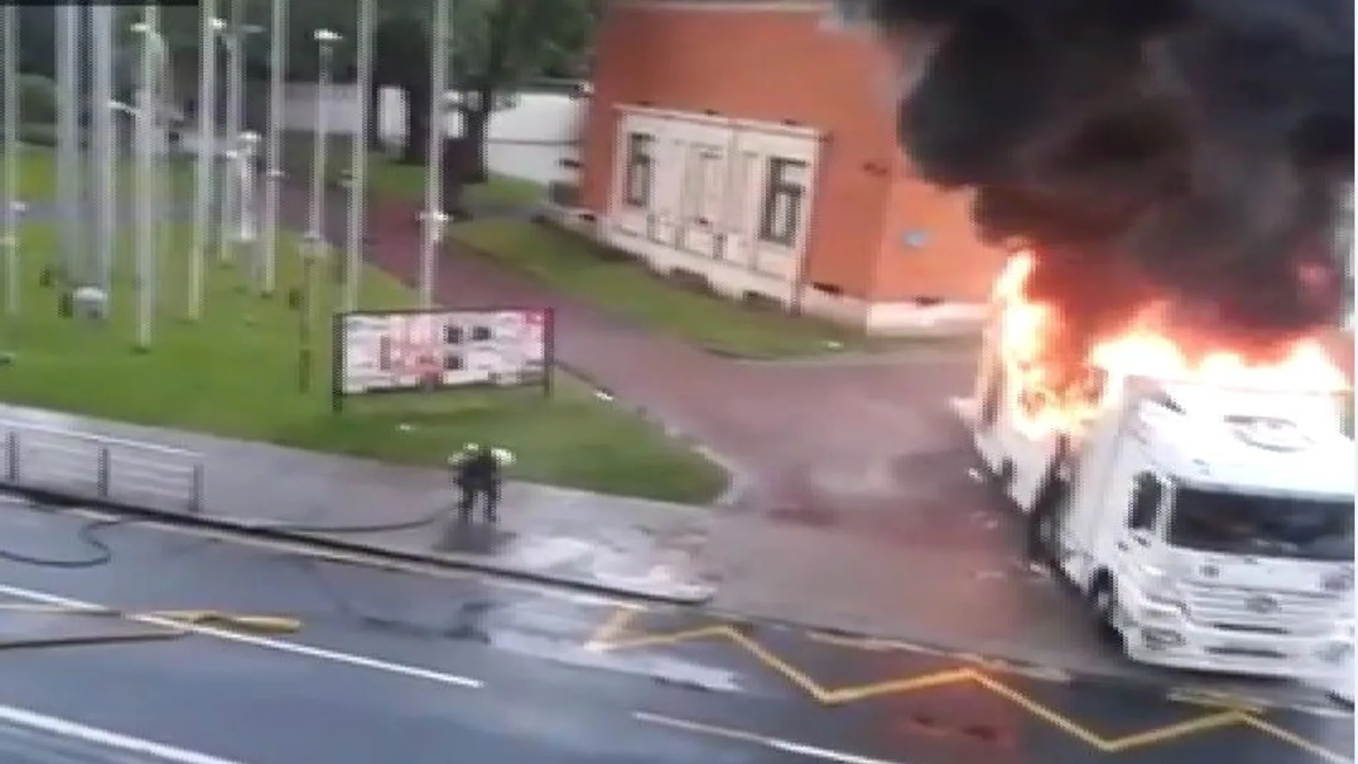 Se incendia un camión frente al Museo de Bellas Artes de Bilbao