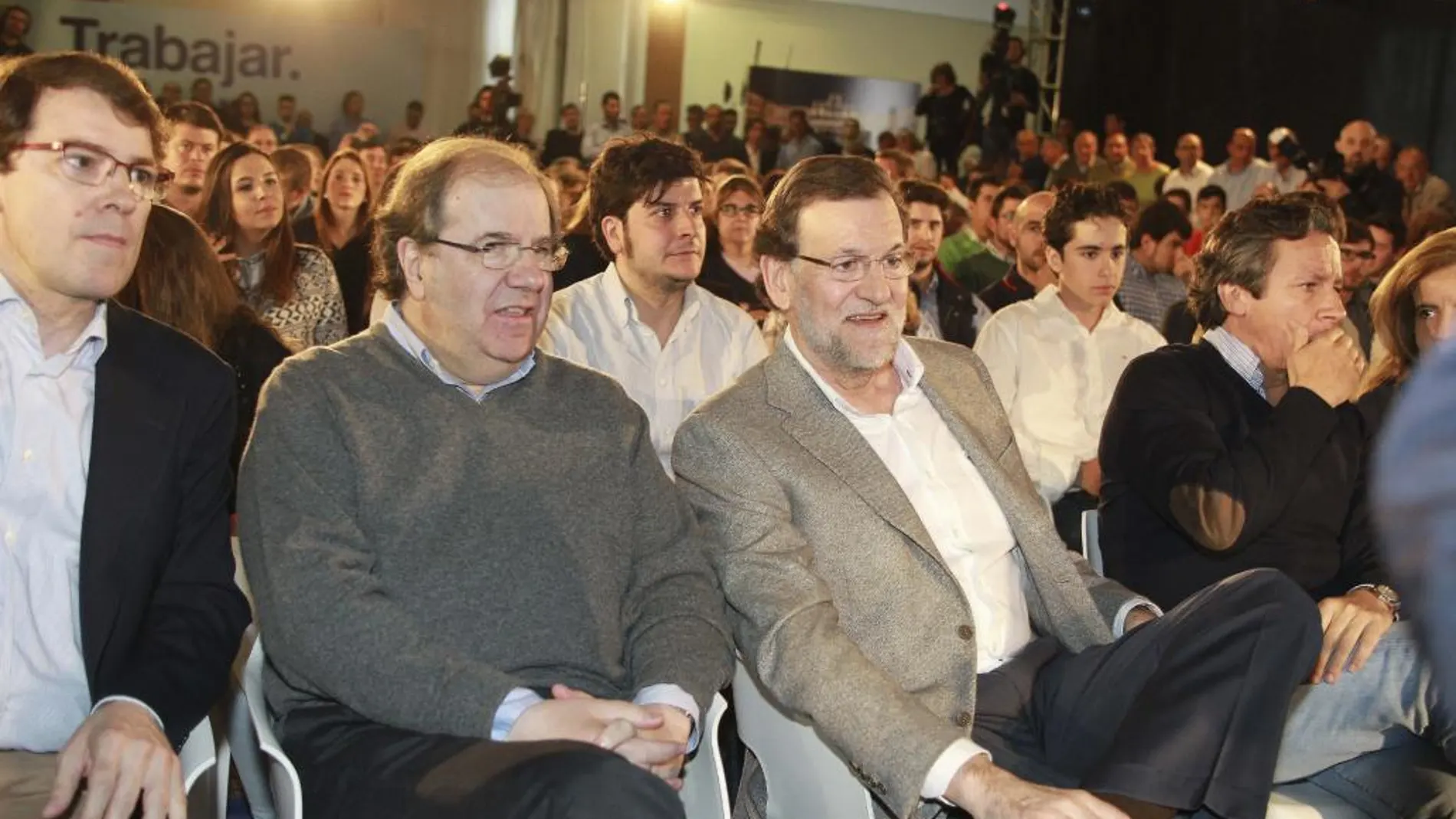 El presidente del PP y del Gobierno, Mariano Rajoy, que participó en la clausura de un acto de su partido sobre empleo joven, hoy en Salamanca