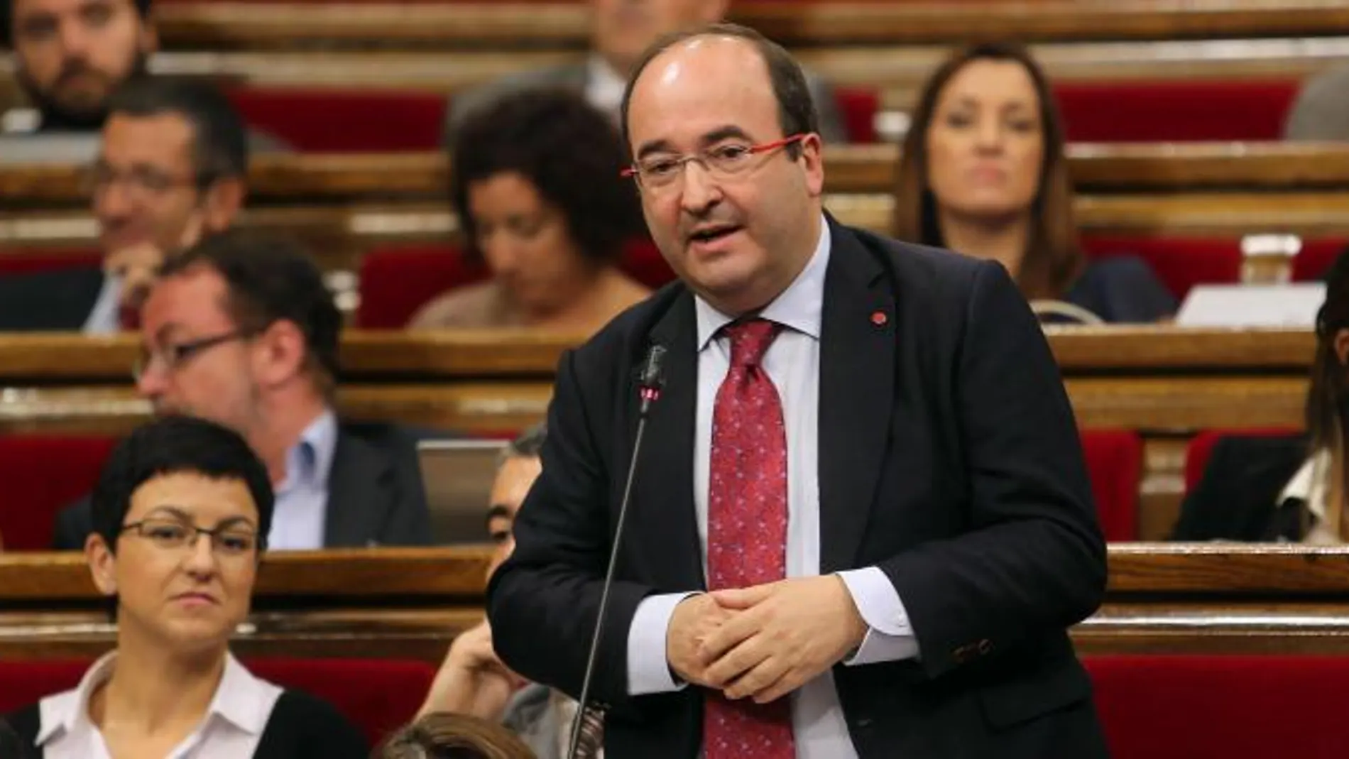 El líder del PSC, Miquel Iceta, durante su intervención en una sesión de control parlamentaria