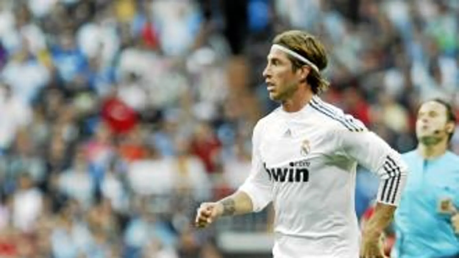 La «ansiedad» ¿reconoció Valdano¿ produjo en el Madrid falta de solidez defensiva. Ramos, en la imagen, se mostró dubitativo