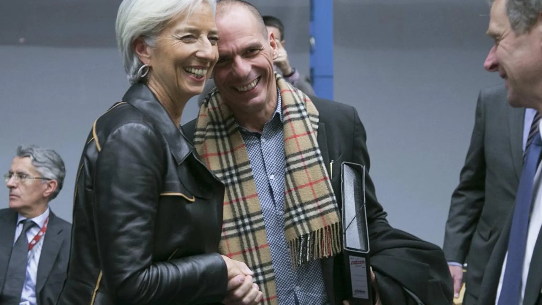 El ministro griego de finanzas,Yanis Varoufakis junto a la directora del FMI Christine Lagarde
