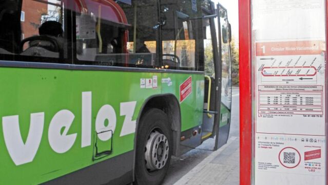 La empresa que realiza el servicio de transportes urbanos, La Veloz, irá el viernes al Ayuntamiento