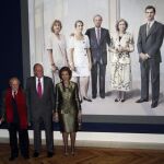 El Rey Juan Carlos y la Reina Sofia, acompañados del pintor Antonio López.
