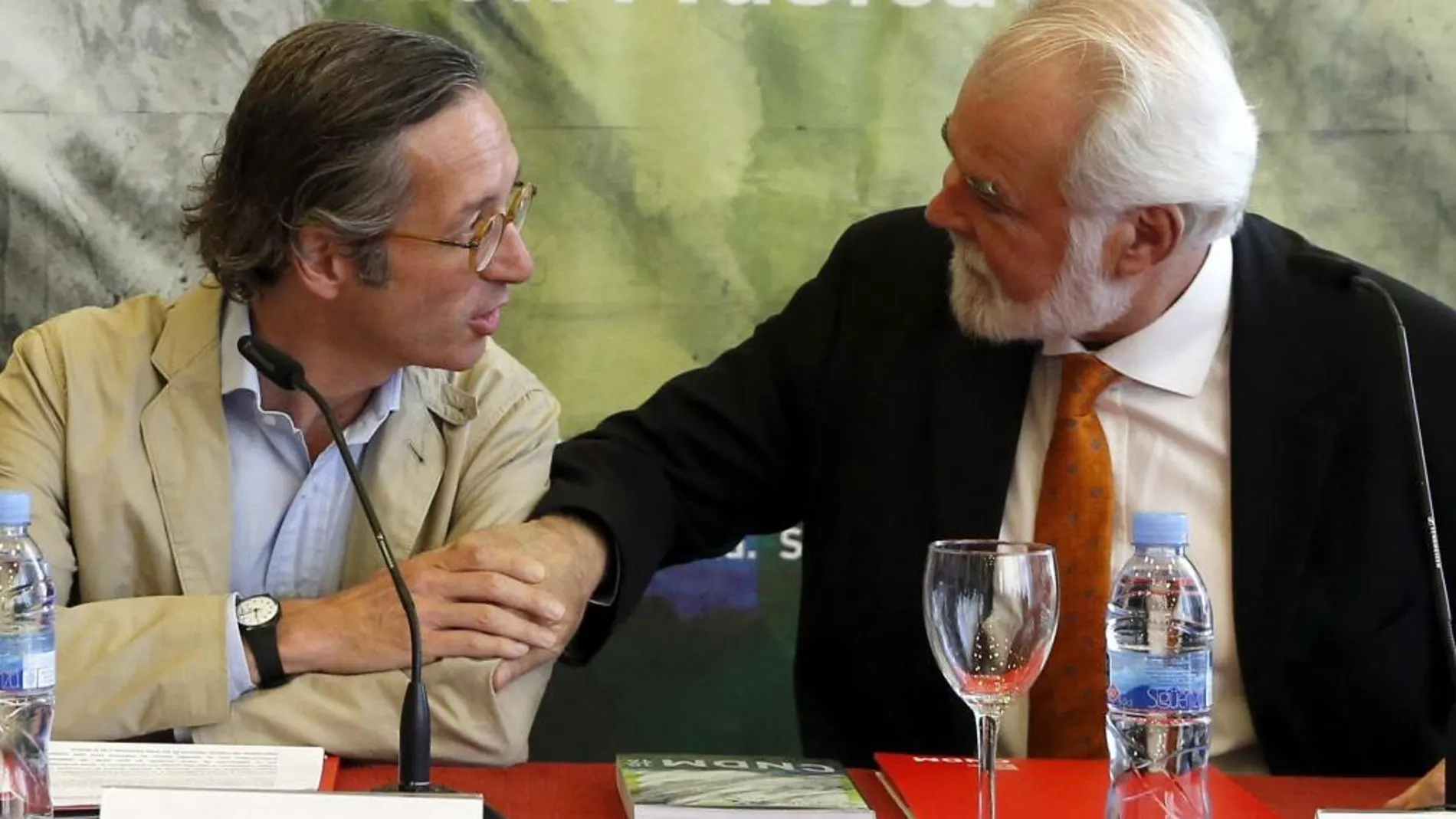 El secretario de Es secretario de Estado de Cultura, José María Lassalle (i) y el director del Centro Nacional de Difusión Musical, Antonio Moral