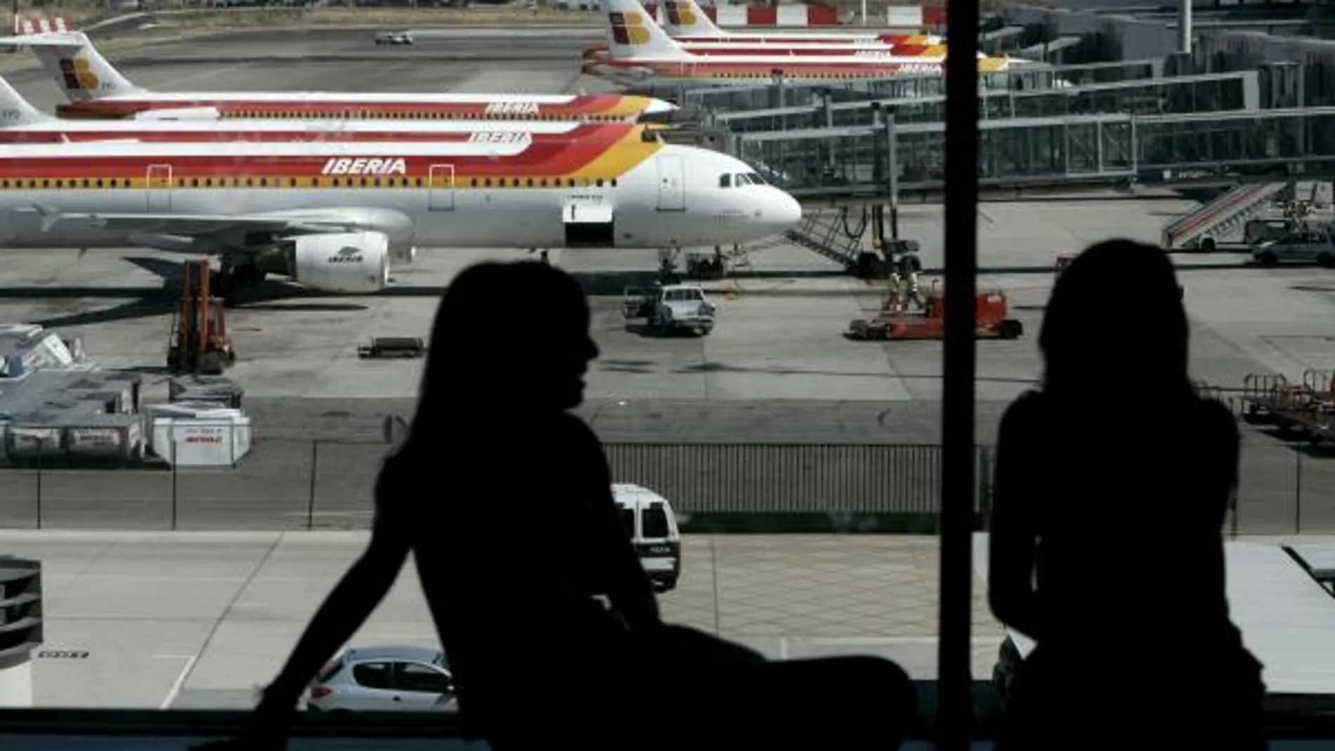Iberia, condenada por no dejar subir a un avión a tres pasajeros sordos