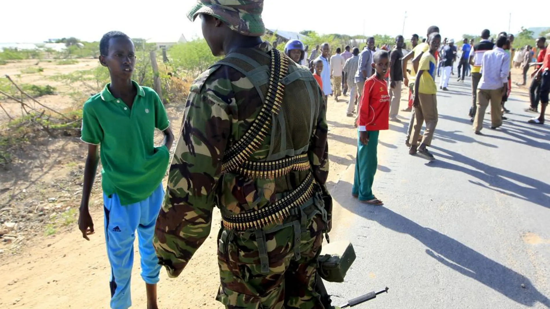Soldados para a un chico que se dirigía a la Universidad de Garissa