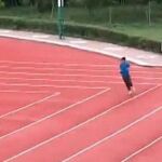 China construye la primera pista de atletismo rectangular