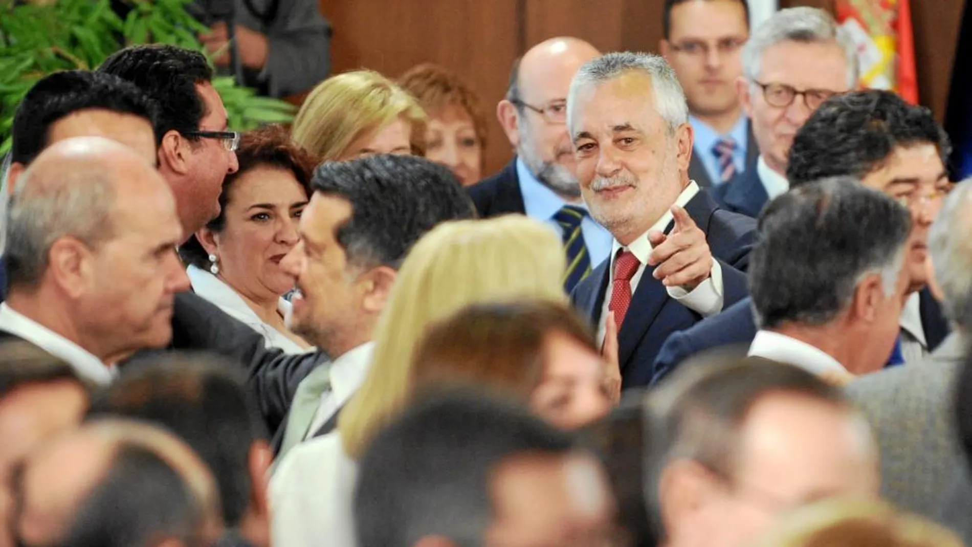 Griñán prometió en su toma de posesión lealtad institucional, diálogo y defensa de lo público